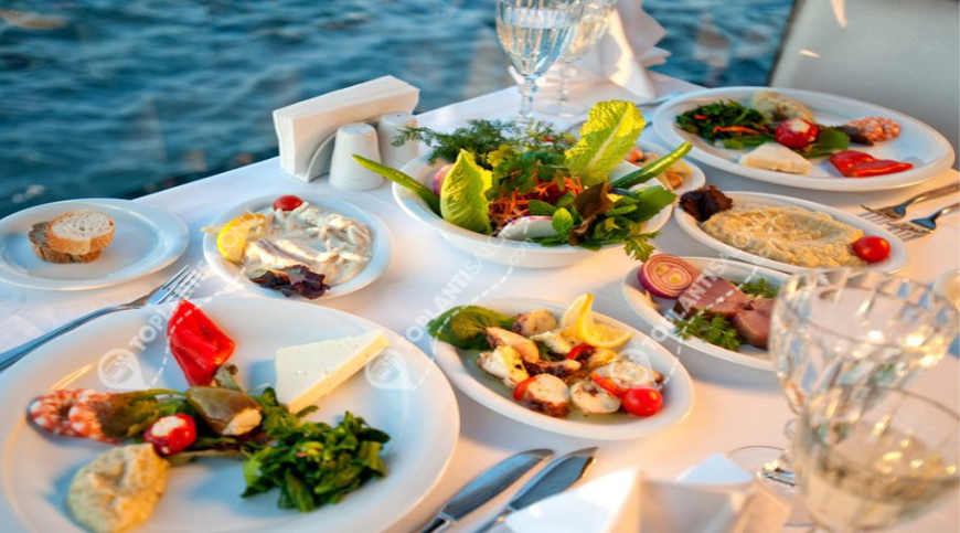 Restaurant | Türkiye, İstanbul, Üsküdar, Beylerbeyi | Villa Bosphorus Beylerbeyi | Ana Salon